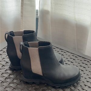 Joan of Arctic III waterproof wedge, size 6.5, Black